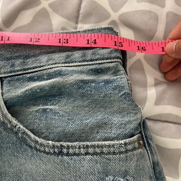 EVERLANE The relaxed Denim Short. Size 28 - Picture 6 of 11